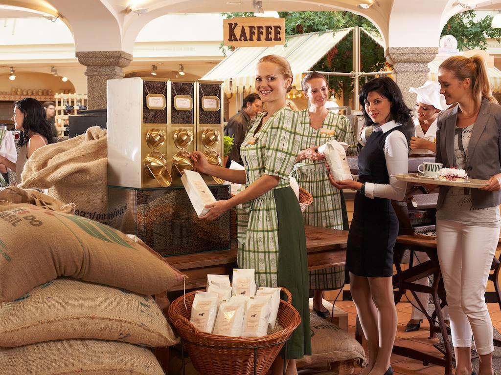 Landzeit Restaurant Voralpenkreuz Hotel Sattledt Exterior foto